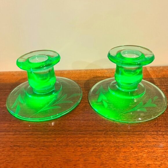 Pair Vintage Green Depression Uranium Glass Candle Stick Holder Etched Leaf Base - Picture 1 of 5